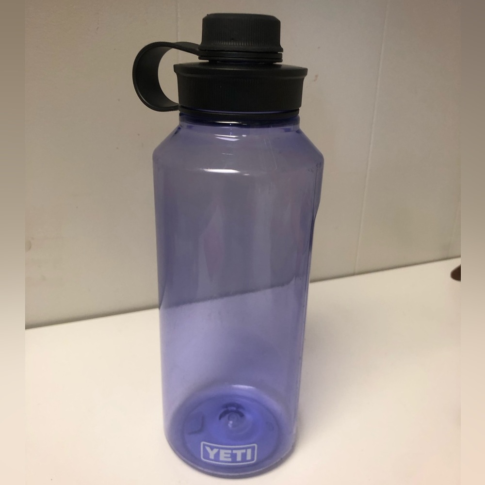 COPY - YETI Yonder Water Bottle with Yonder Tether Cap 1.5L Purple